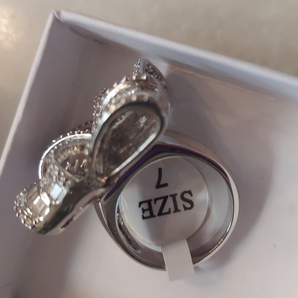 Bold bow ring - Picture 3 of 4